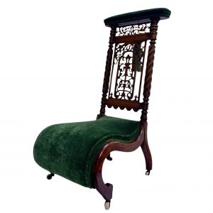 Victorian Mahogany Prie Dieu Chair, Circa 1870, With Green Velvet Upholstery And Silk Green Tassels Fully Restored